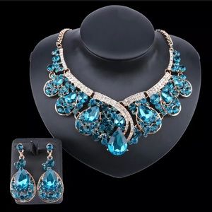 Lovely Rhinestone Neckless Set